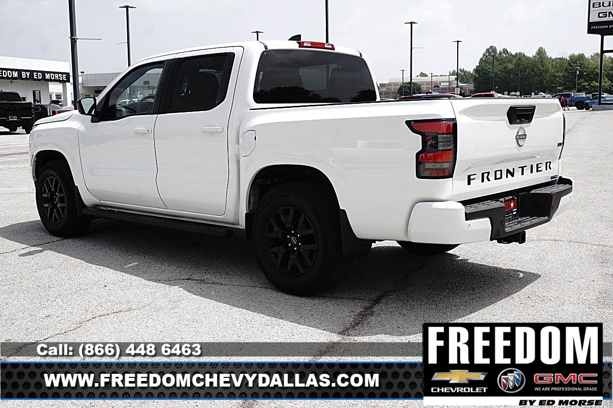 Used 2023 Nissan Frontier SV w/ Midnight Edition Package RWD image 4