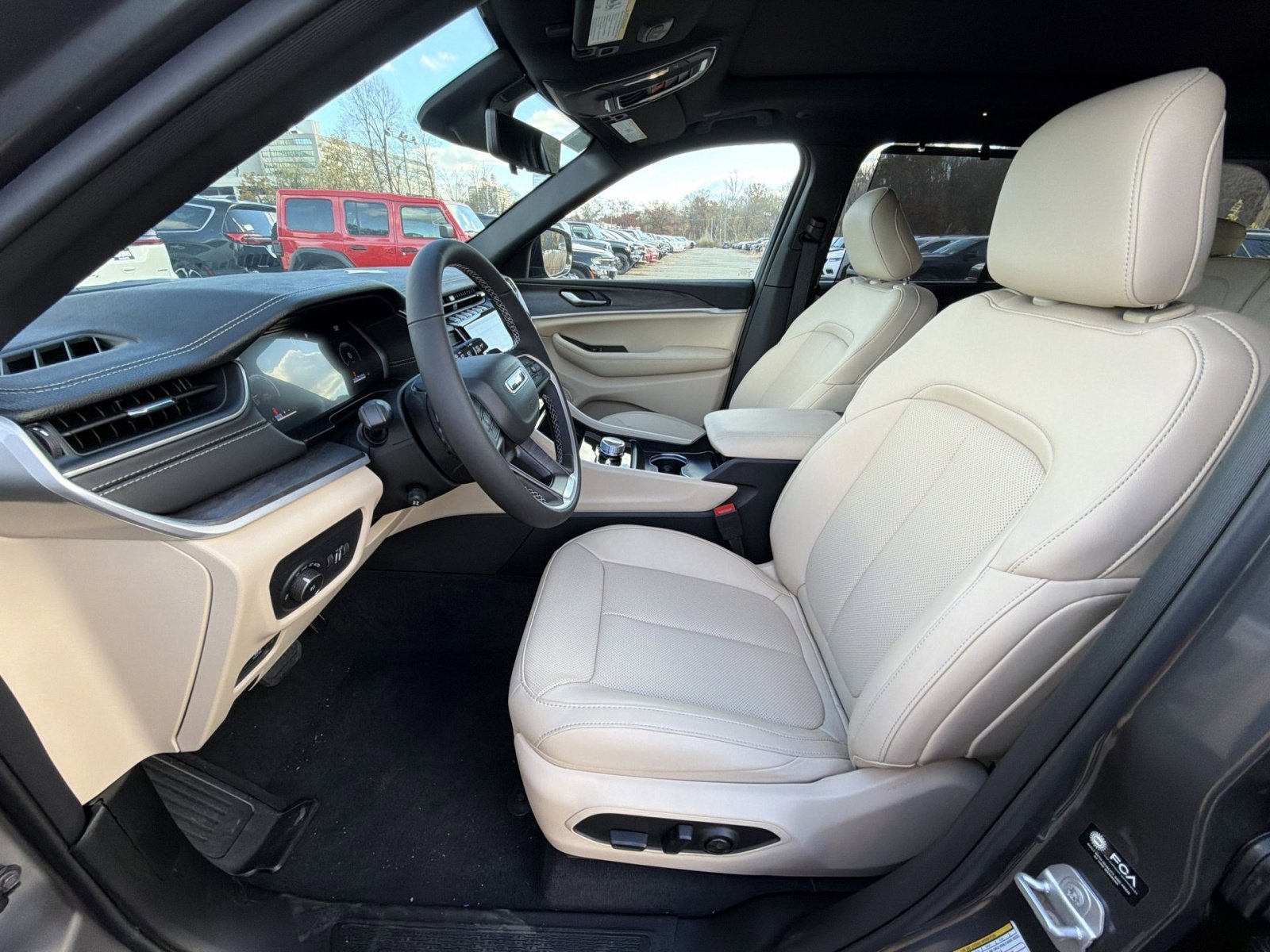 New 2025 Jeep Grand Cherokee Limited w/ Luxury Tech Group II image 13