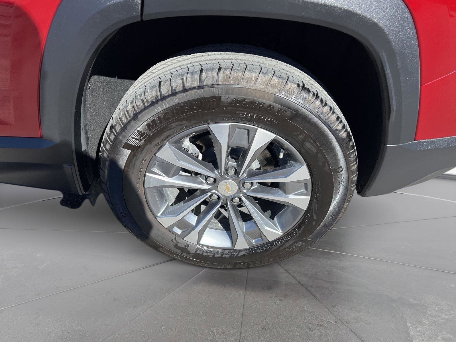 Used 2025 Chevrolet Equinox LT image 12