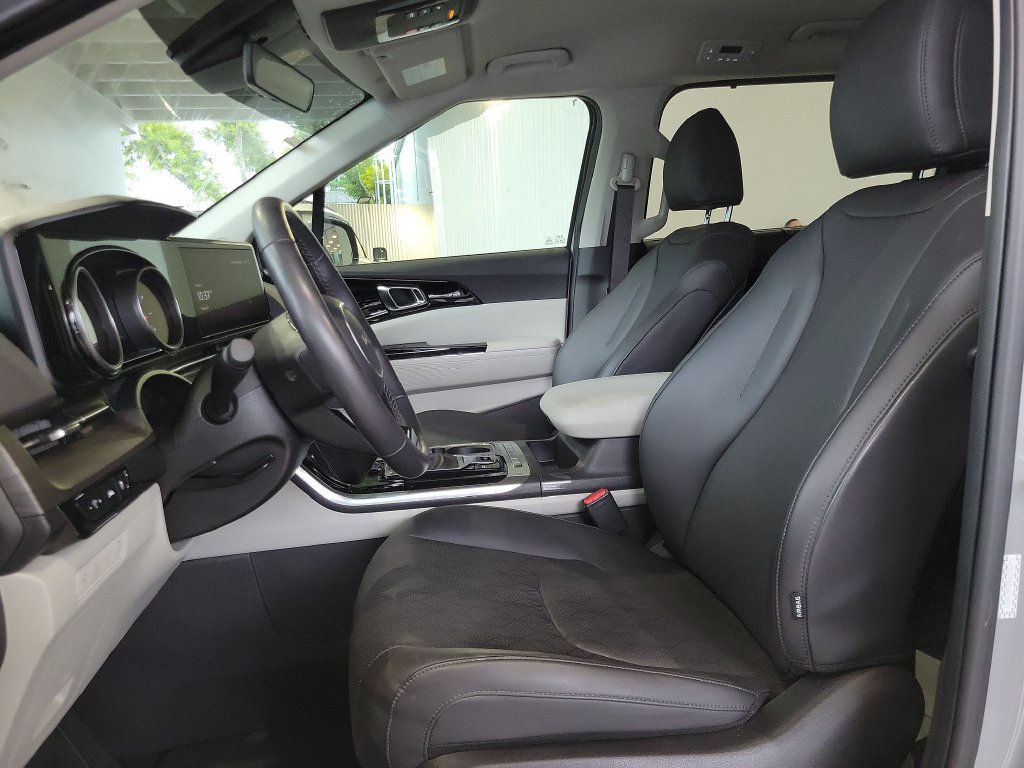 Certified 2024 Kia Carnival EX FWD image 8