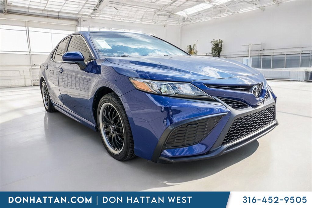 Used 2023 Toyota Camry SE w/ Cold Weather Package image 31