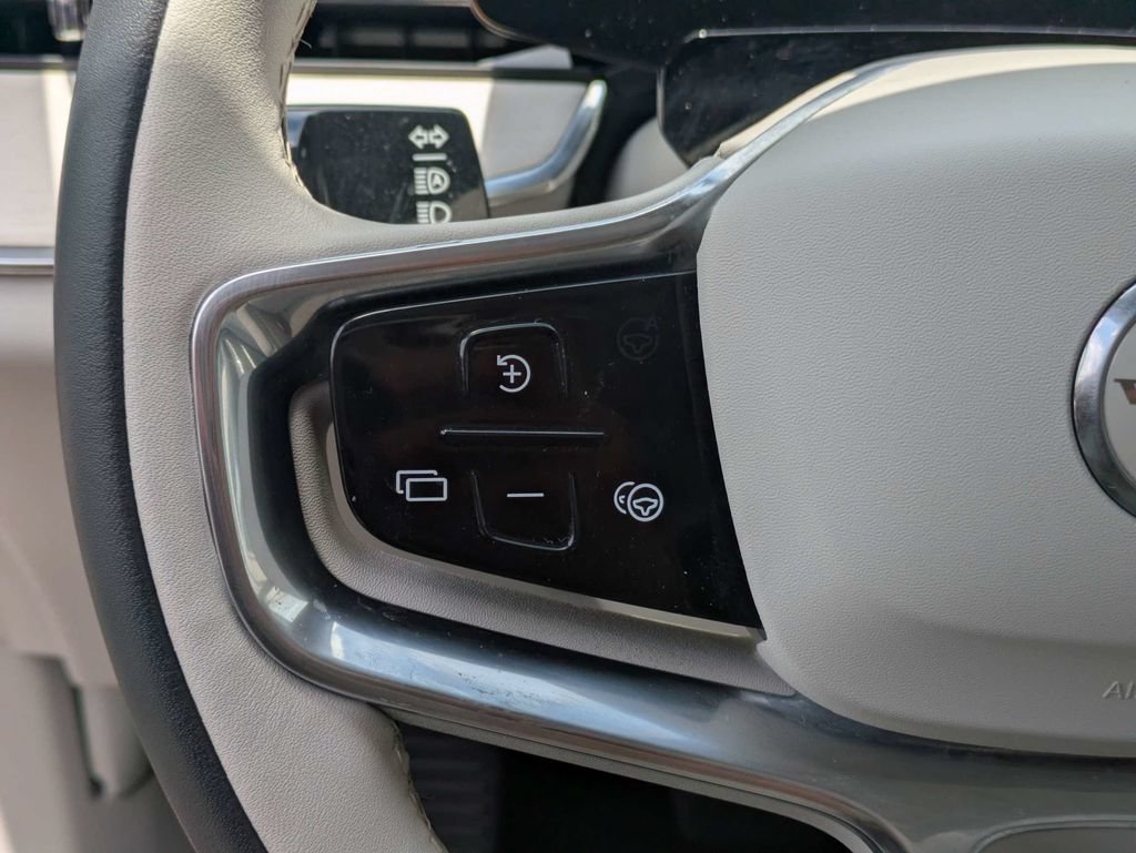 Certified 2025 Volvo EX90 Ultra AWD/4WD image 39