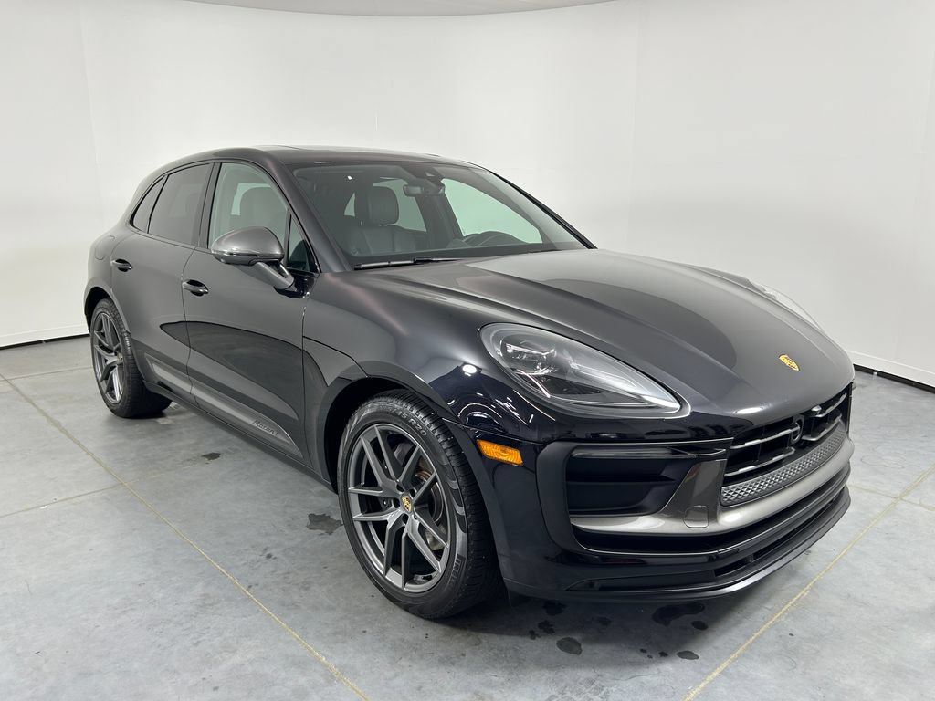 Certified 2025 Porsche Macan AWD/4WD image 9