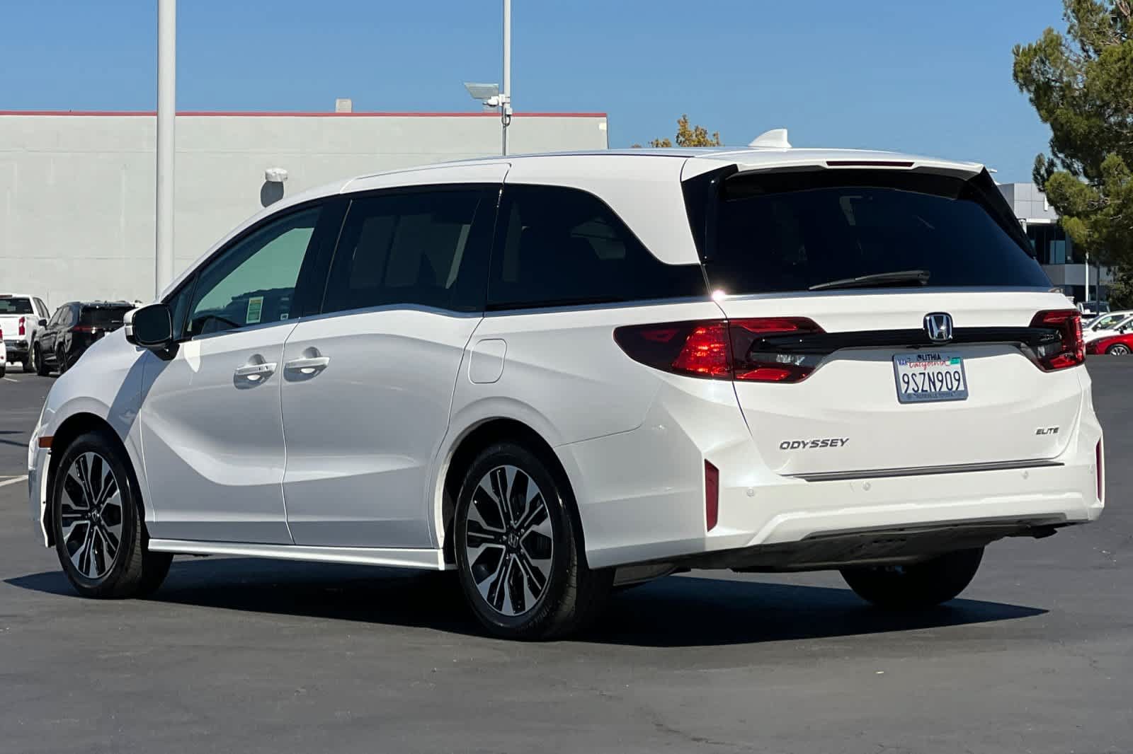 Used 2025 Honda Odyssey Elite image 7