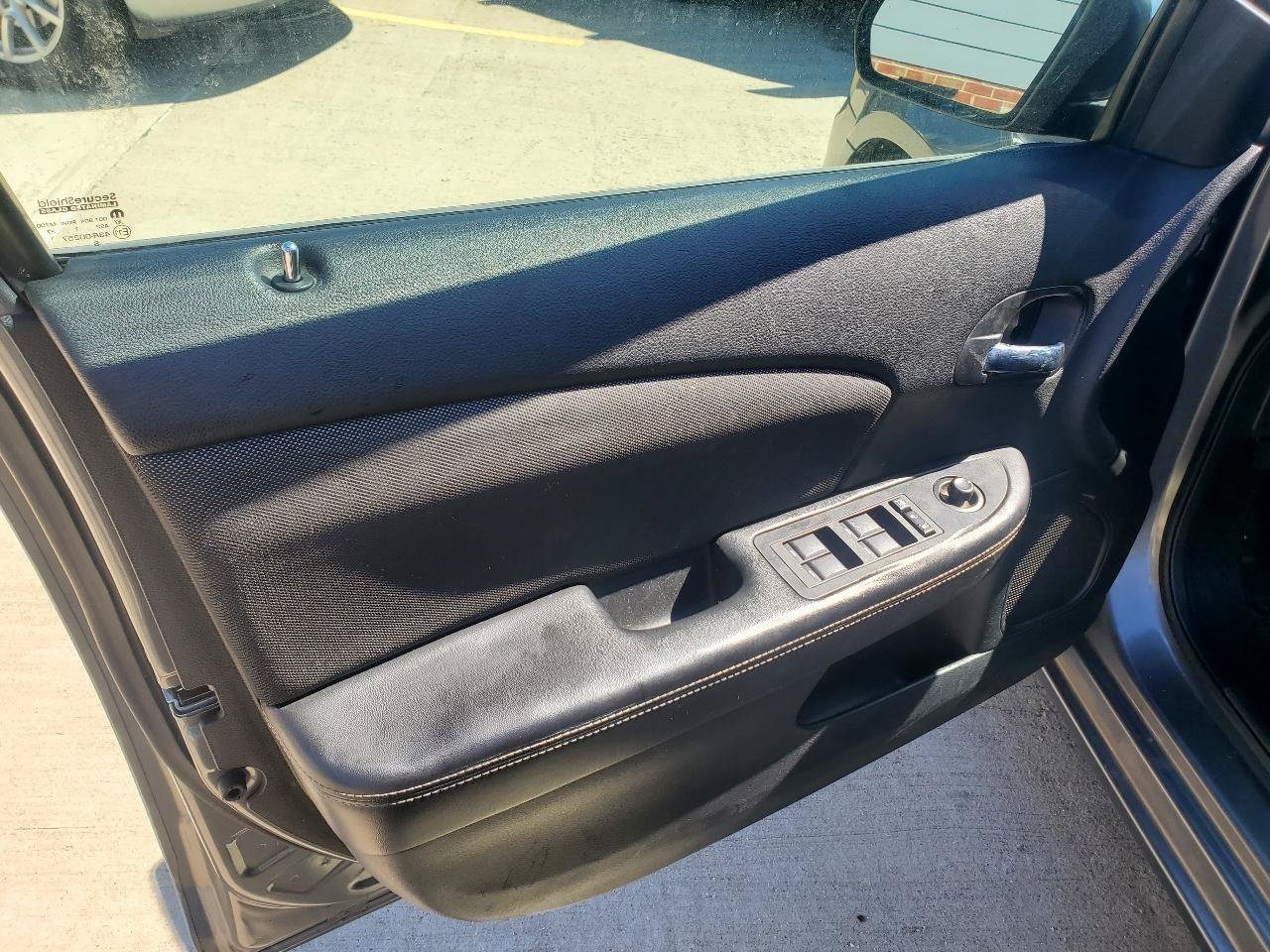 Used 2012 Dodge Avenger SXT FWD image 14