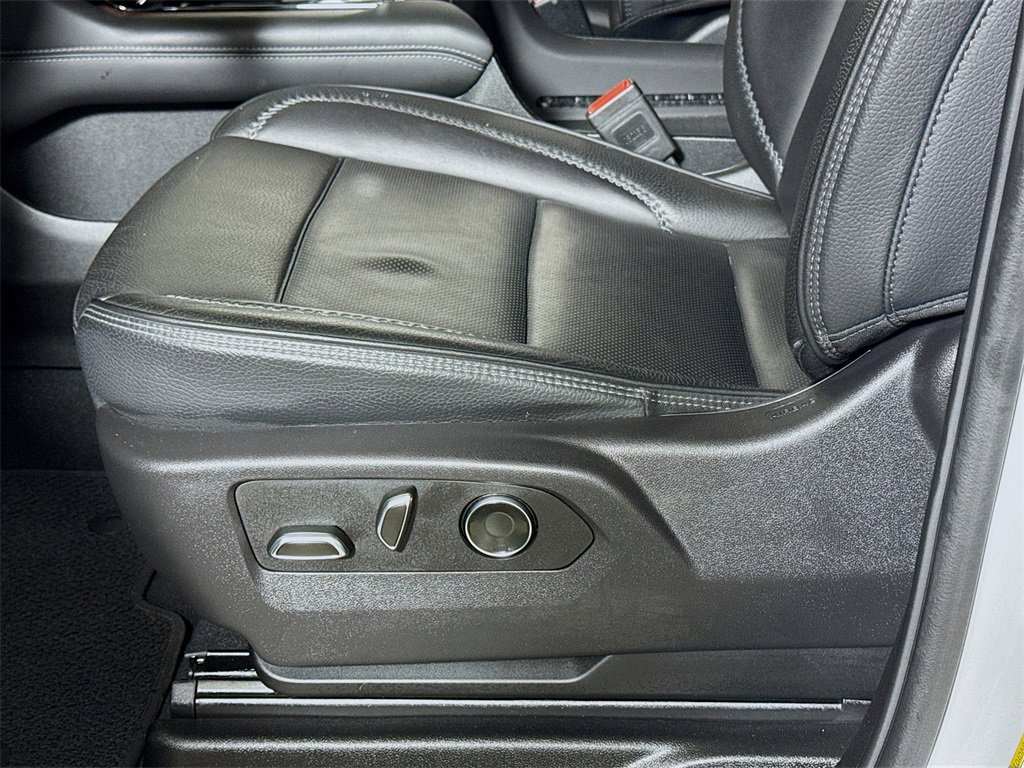 Certified 2025 GMC Yukon Denali image 18