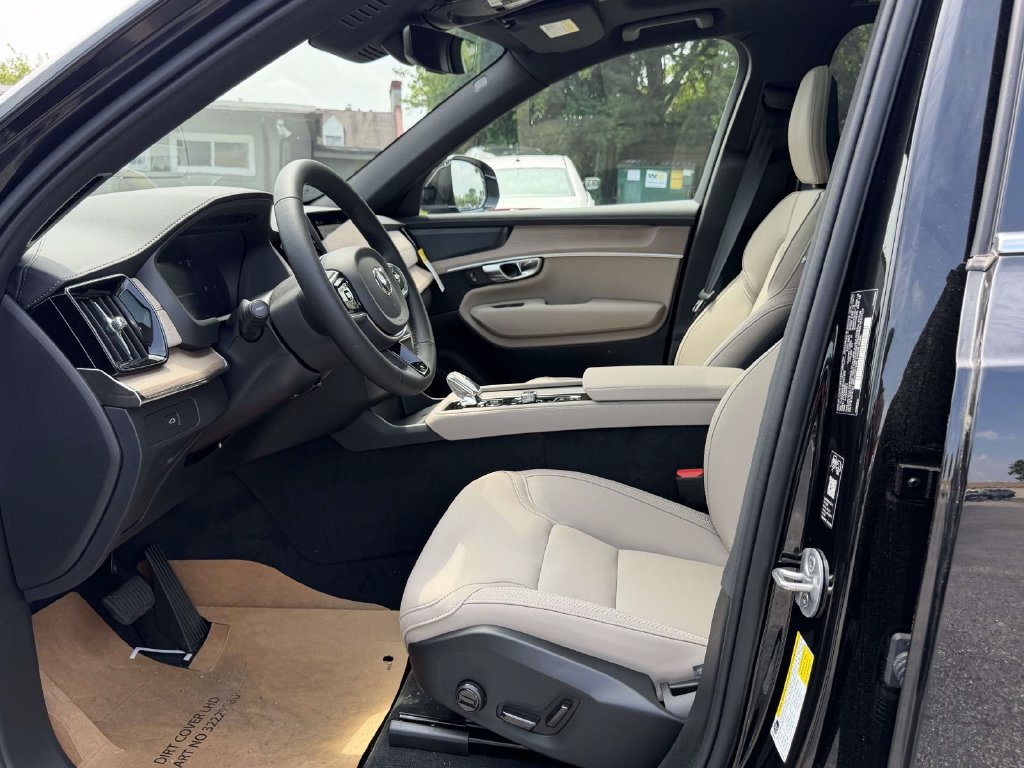 New 2026 Volvo XC90 B6 Plus w/ Protection Package Premier AWD/4WD image 15