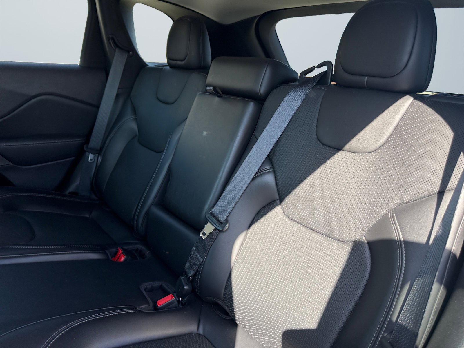 Used 2021 Jeep Cherokee Latitude Lux image 14