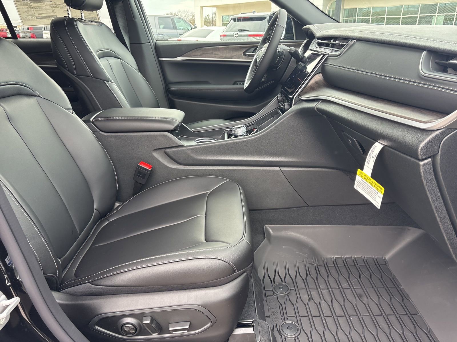 New 2025 Jeep Grand Cherokee Limited w/ Trailer Tow Package AWD/4WD image 16