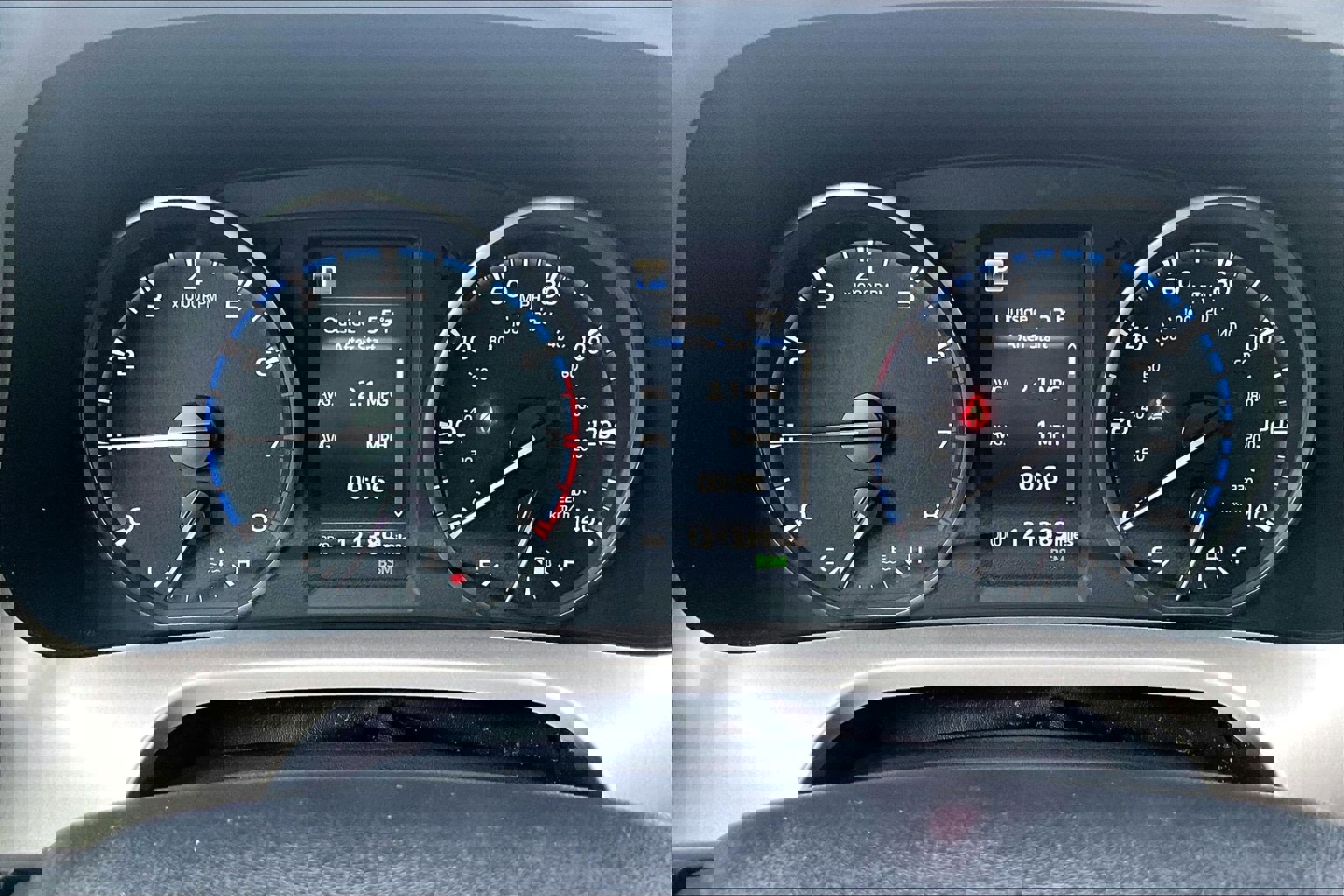 Used 2018 Toyota RAV4 XLE image 19