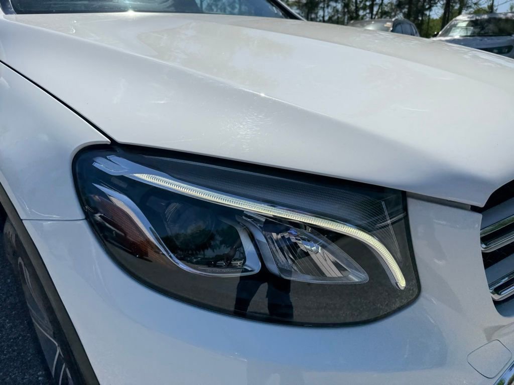 Used 2019 Mercedes-Benz GLC 300 4MATIC w/ Premium Package image 4