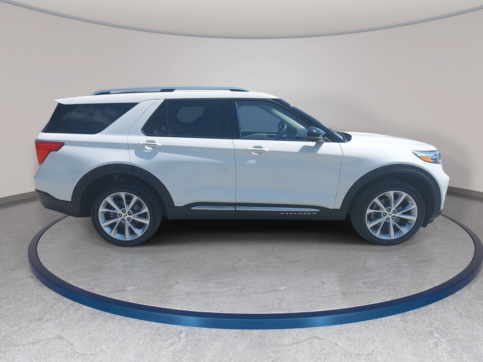 Used 2022 Ford Explorer Platinum w/ Equipment Group 601A AWD/4WD image 4