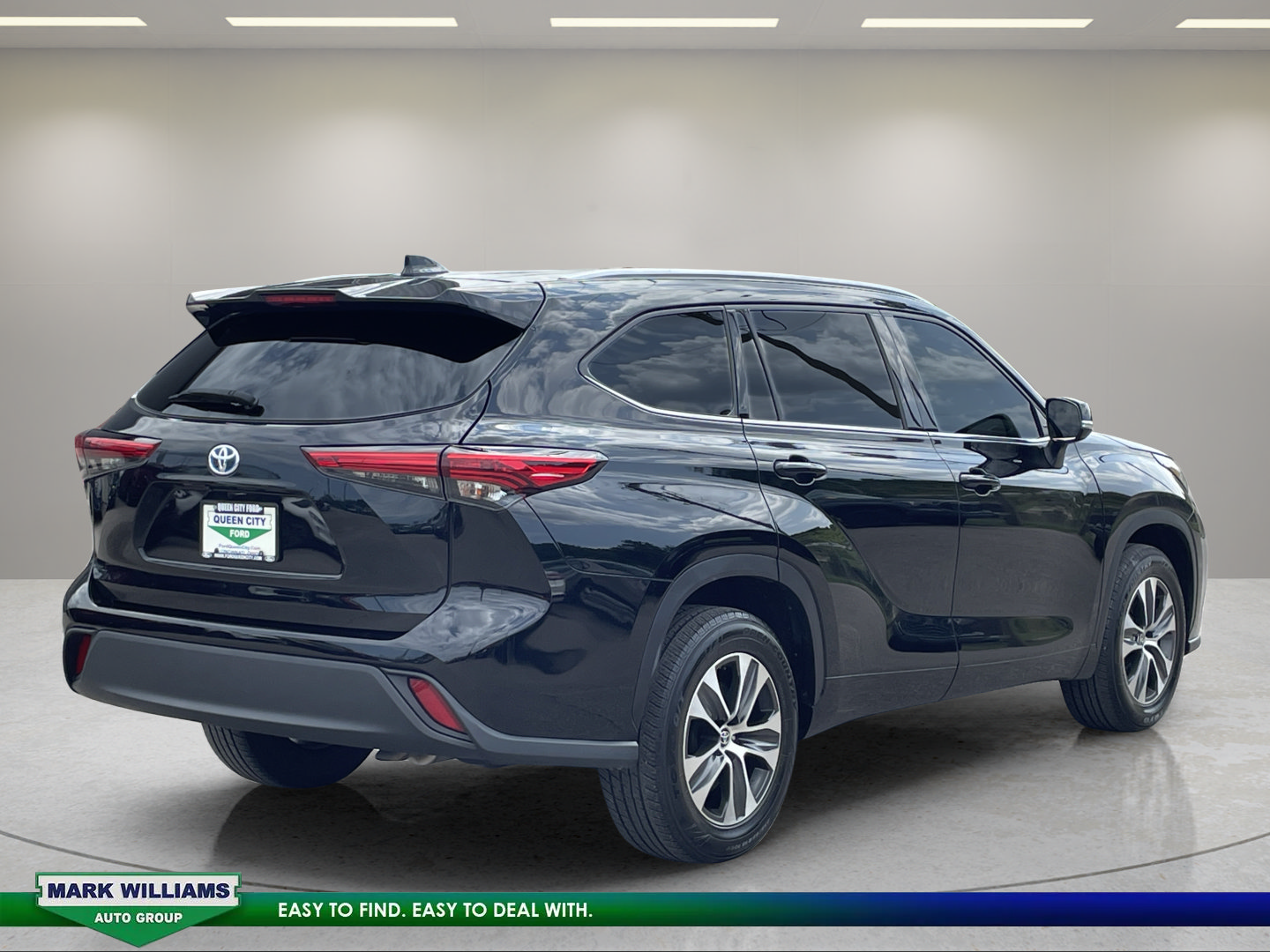Used 2021 Toyota Highlander XLE AWD/4WD image 5