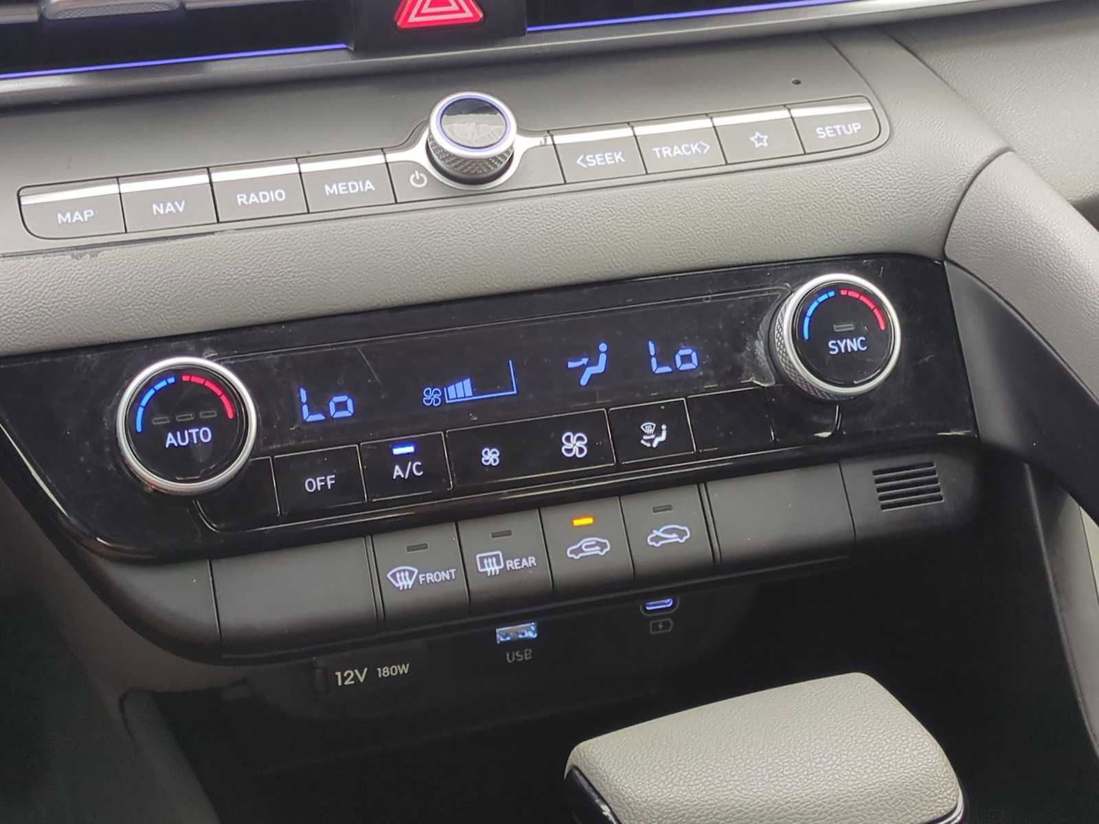 Used 2024 Hyundai Elantra SEL FWD image 18