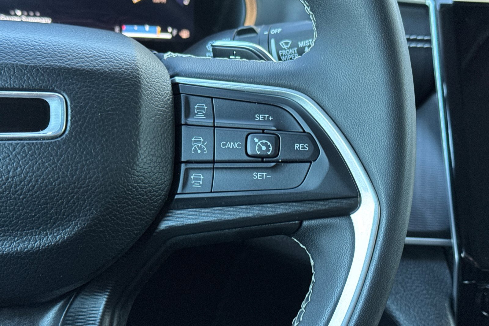 Used 2023 Jeep Grand Cherokee L Laredo image 29