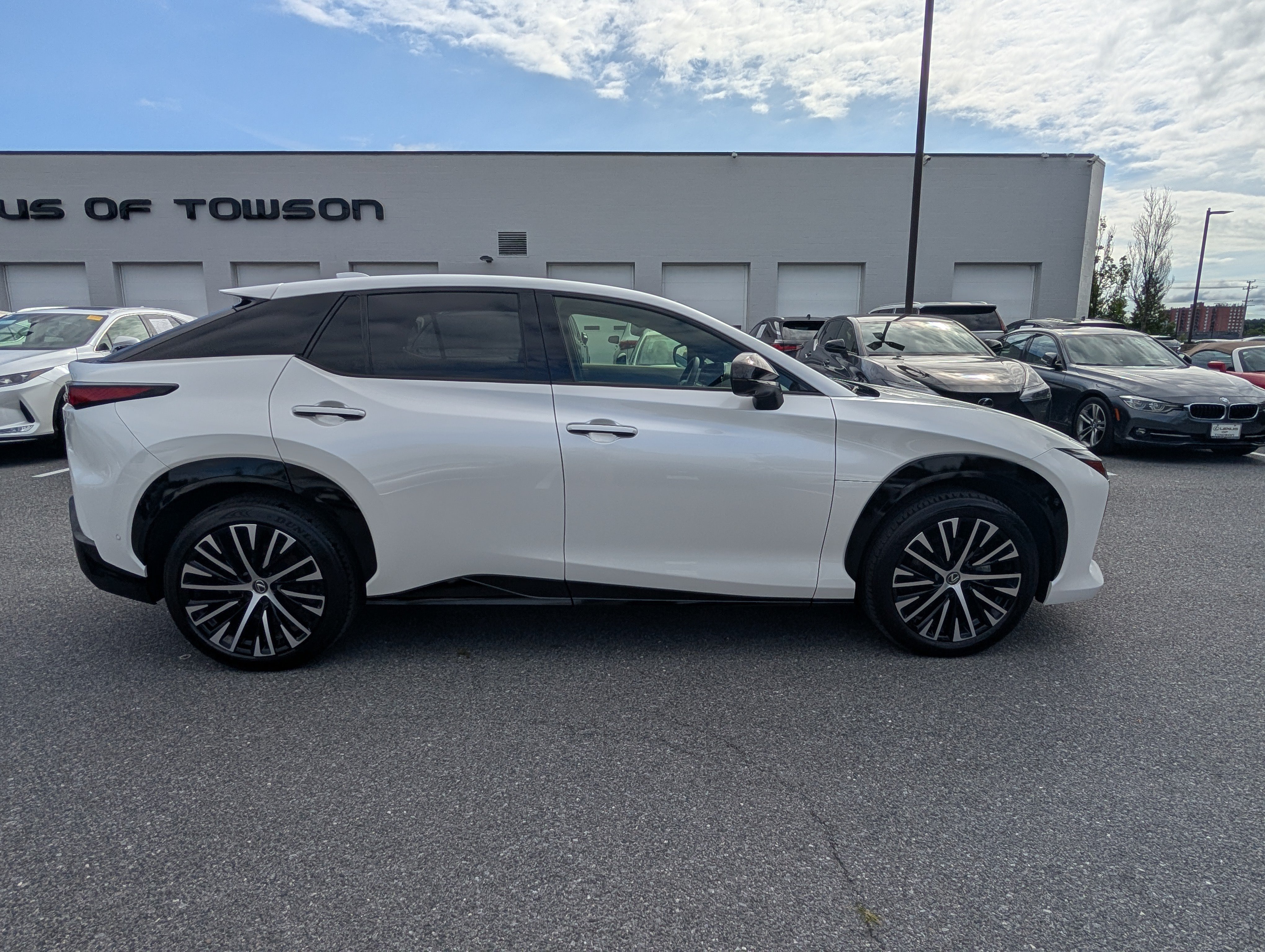 Used 2023 Lexus RZ 450e Premium w/ Technology Package AWD/4WD image 2