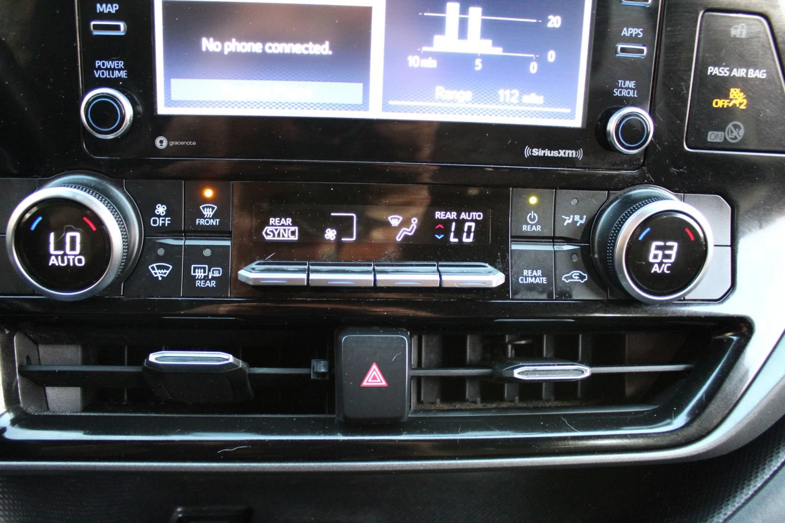 Used 2021 Toyota Highlander L FWD image 23