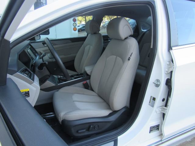 Used 2017 Hyundai Sonata Plug-In Hybrid image 14