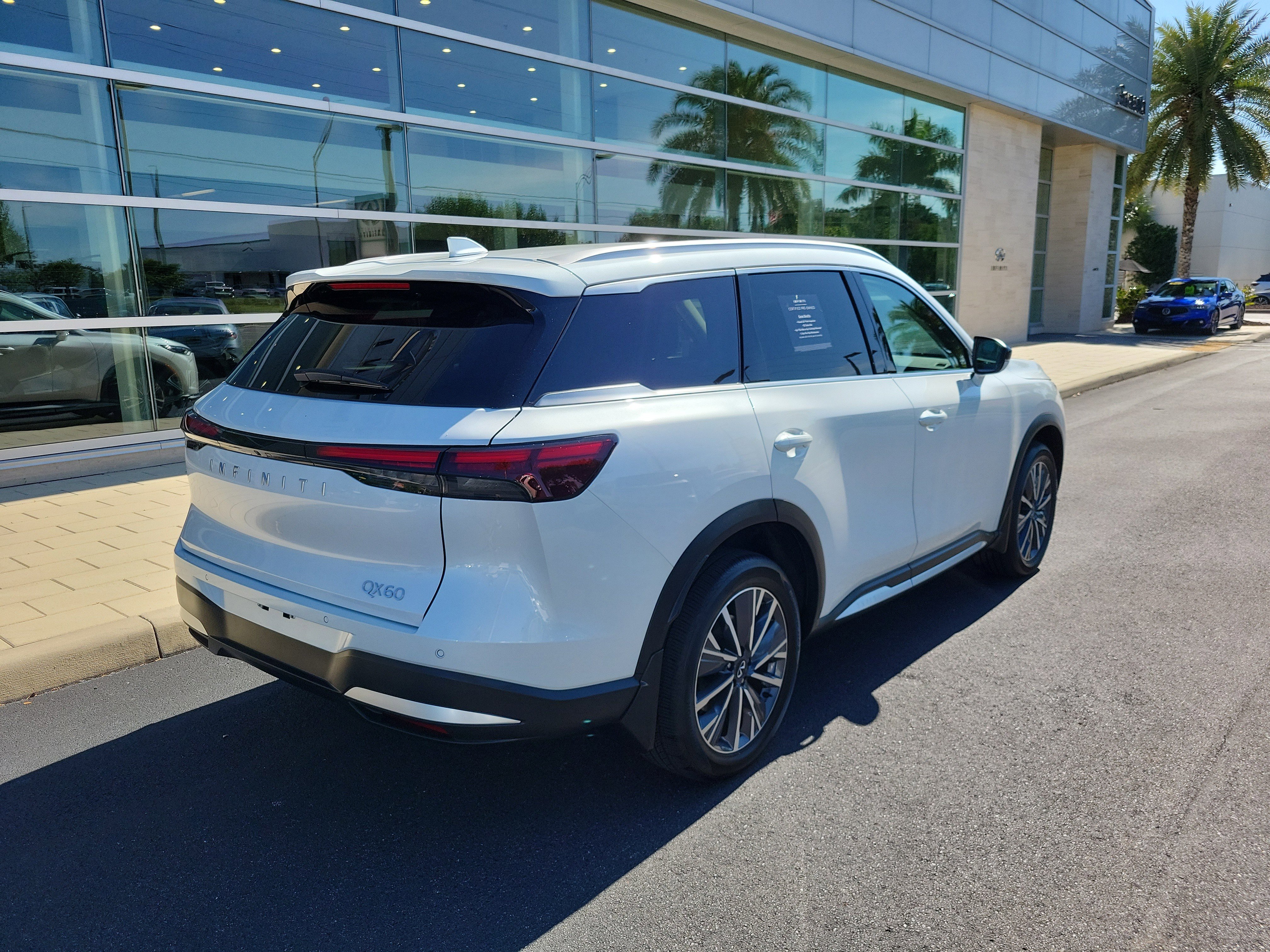 Certified 2026 INFINITI QX60 Luxe w/ Cargo Package FWD image 4