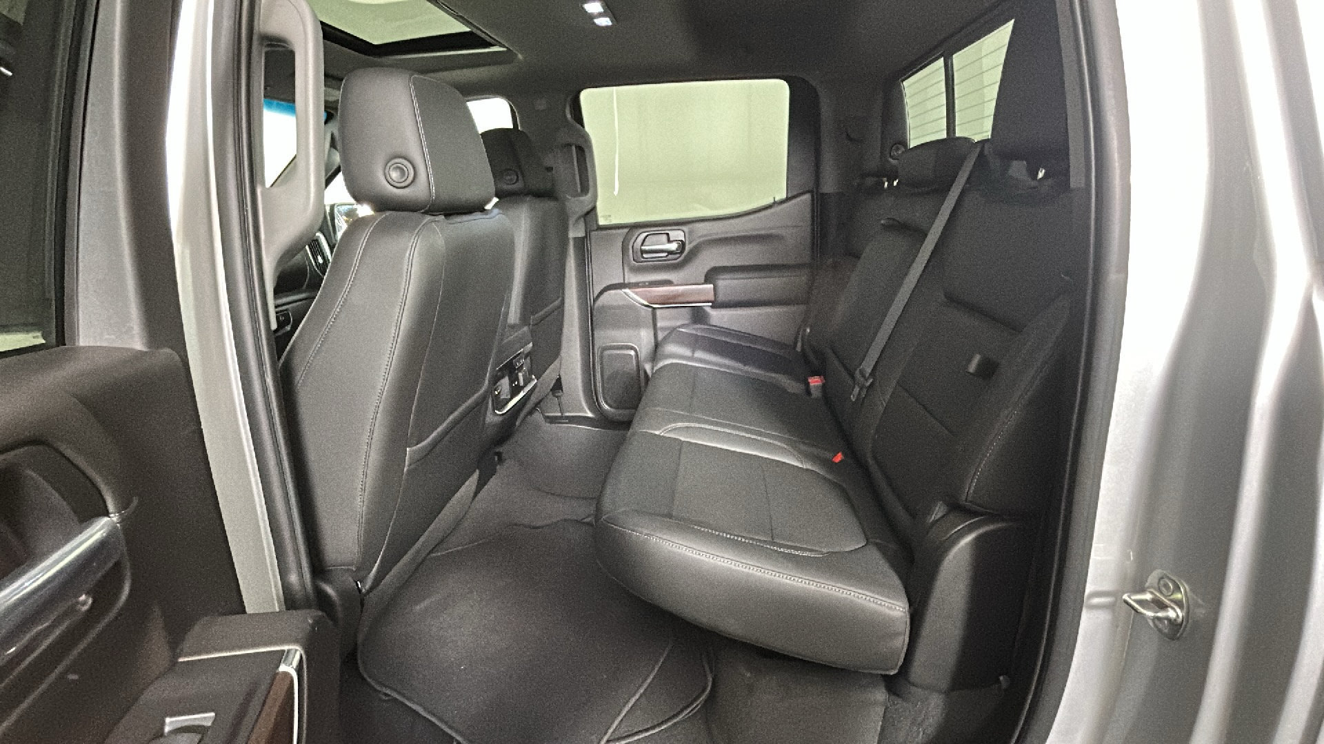 Used 2019 GMC Sierra 1500 SLT w/ SLT Premium Plus Package AWD/4WD image 33