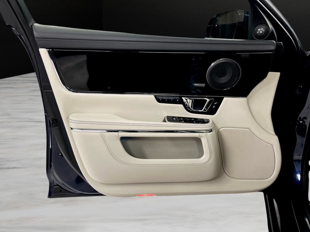 Used 2015 Jaguar XJ AWD/4WD image 34