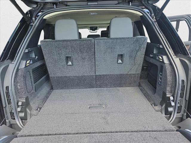New 2025 Land Rover Range Rover Long Wheelbase SE image 13
