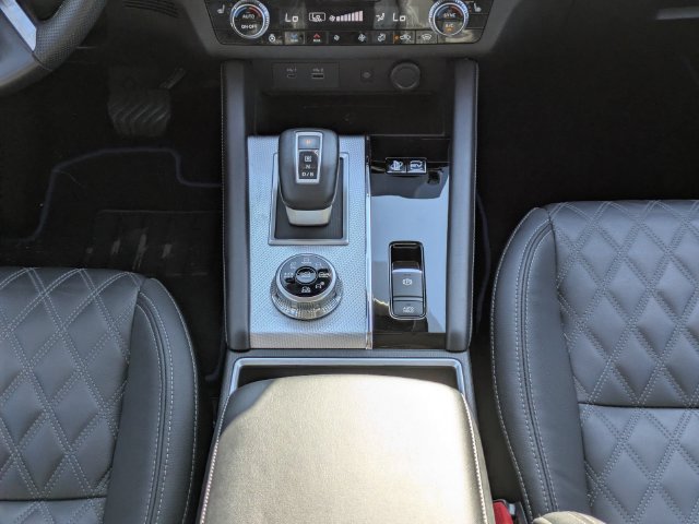 Used 2023 Mitsubishi Outlander SEL AWD/4WD image 21