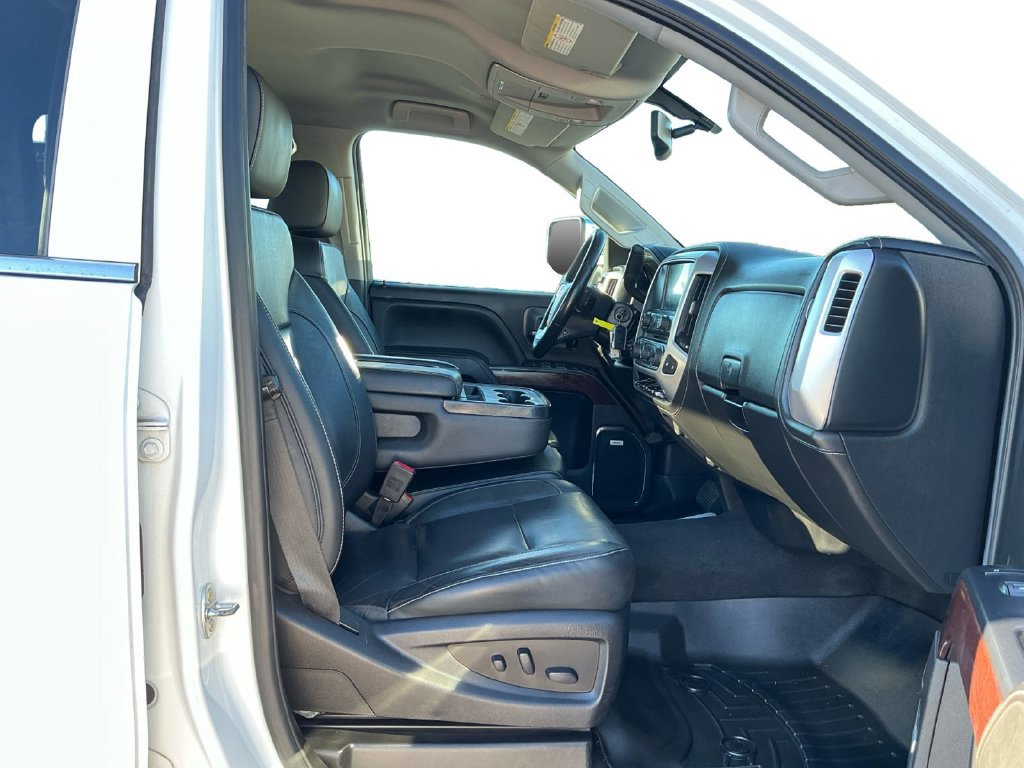 Used 2018 GMC Sierra 2500 SLT w/ Duramax Plus Package AWD/4WD image 22