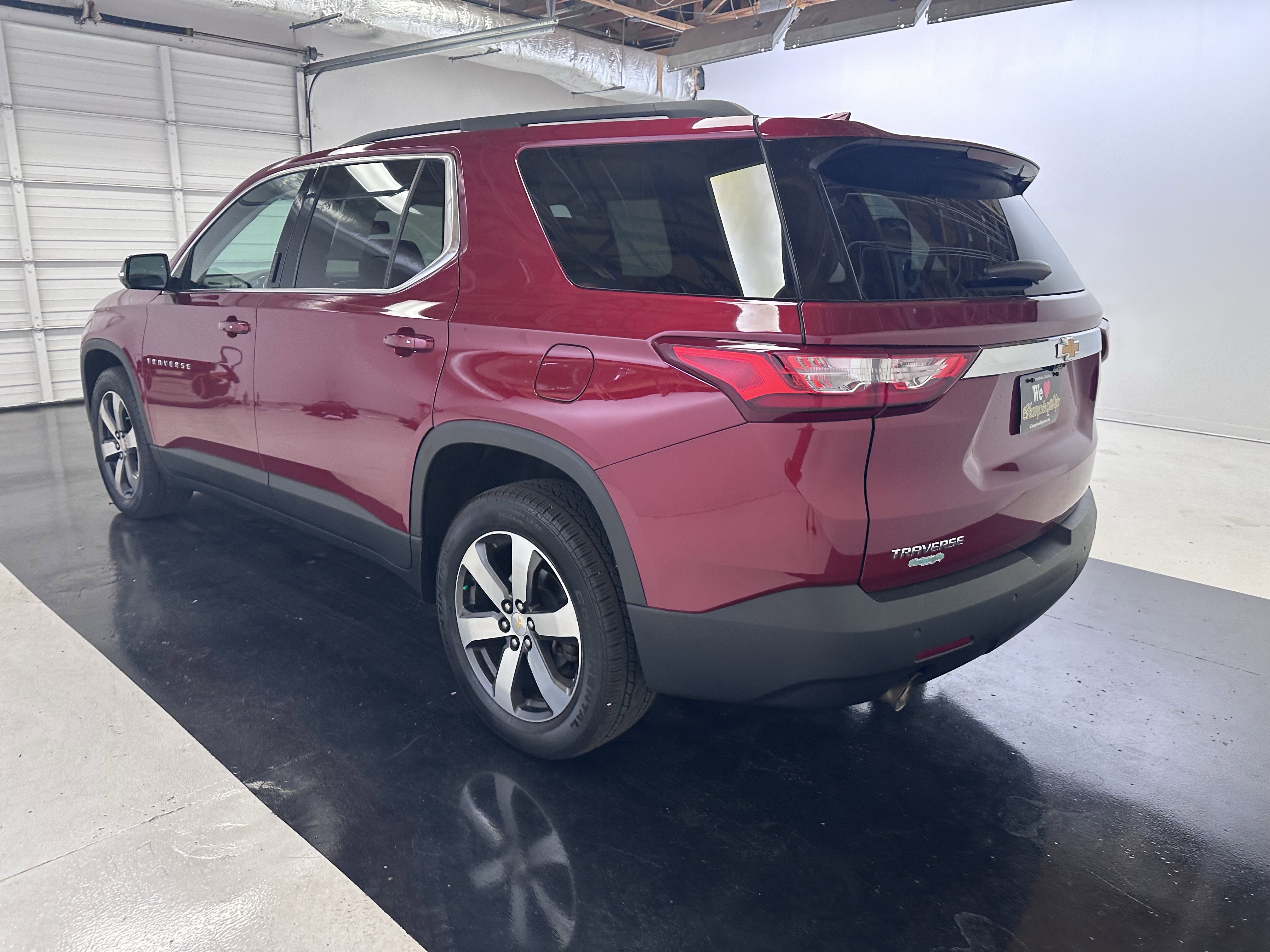 Used 2020 Chevrolet Traverse LT w/ LT Premium Package FWD image 9