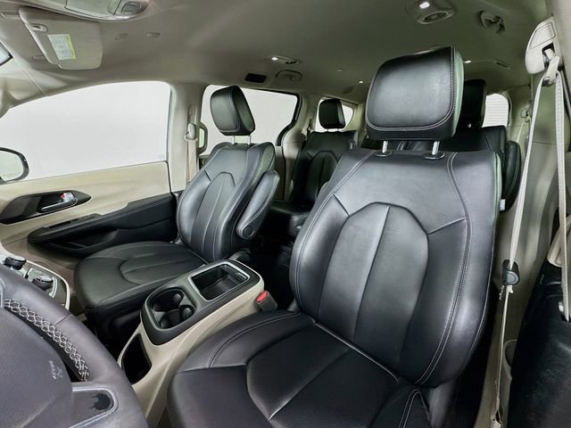 Used 2024 Chrysler Pacifica Select image 11