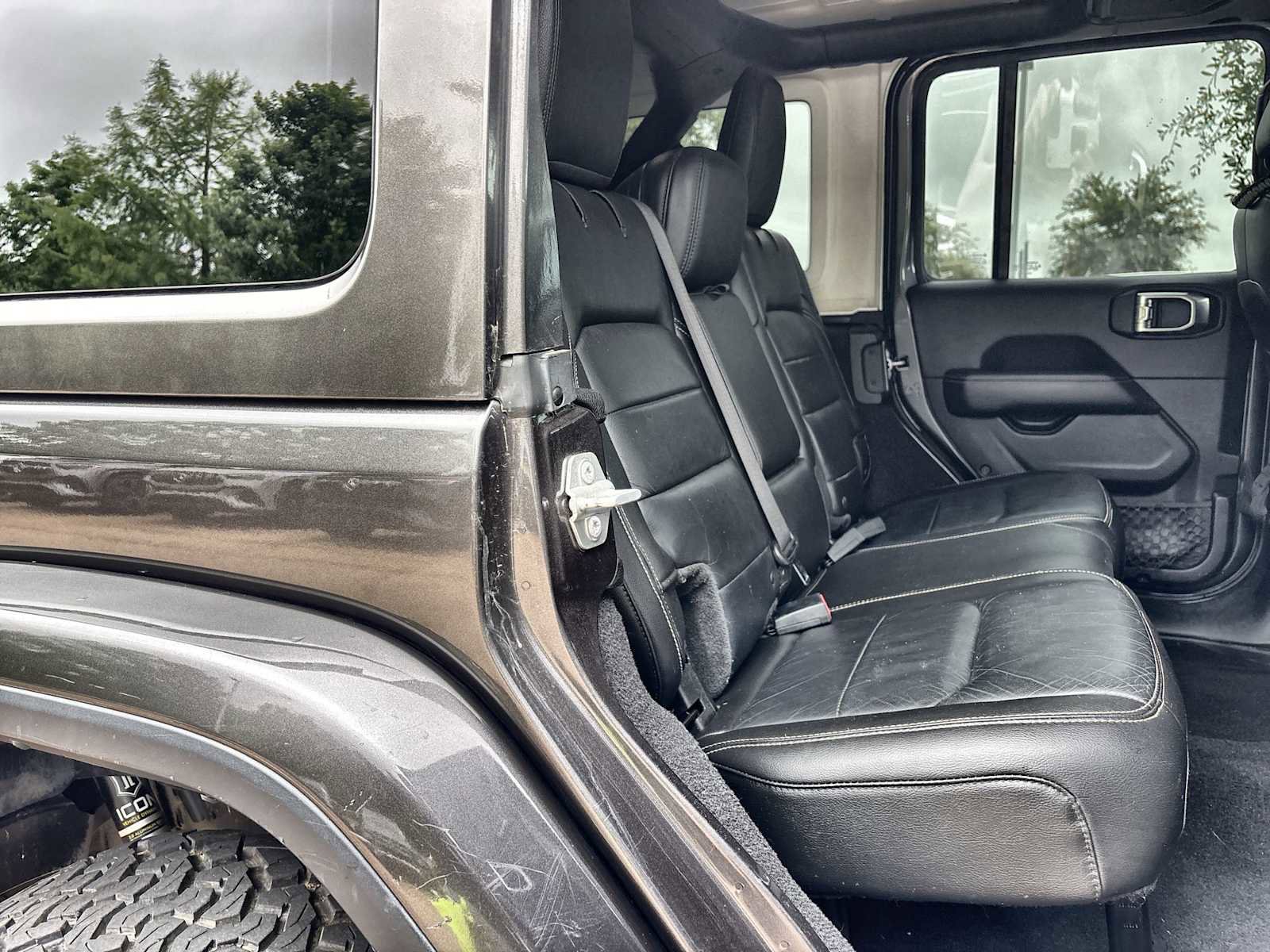 Used 2018 Jeep Wrangler Unlimited Sahara AWD/4WD image 19