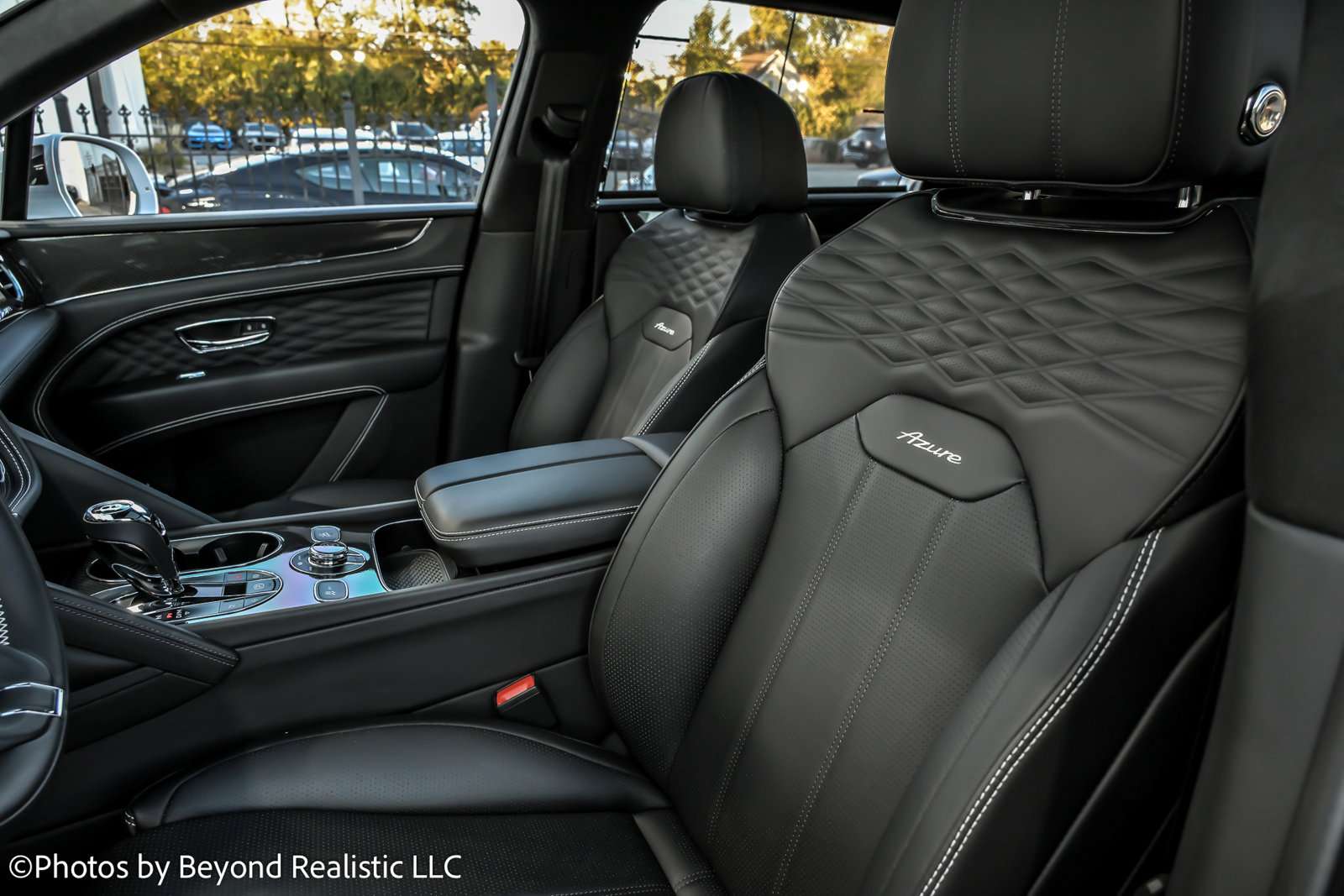 Used 2024 Bentley Bentayga image 2