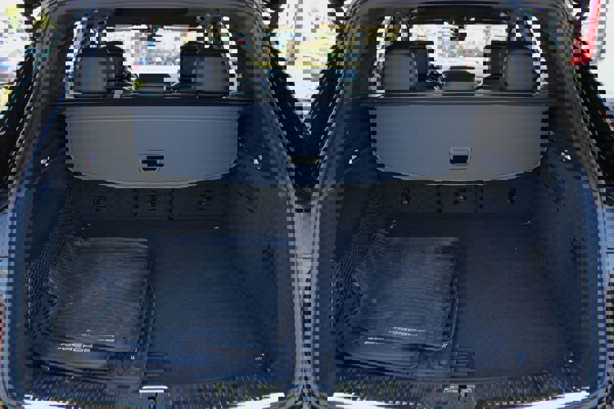 Used 2023 Porsche Cayenne Platinum Edition image 26