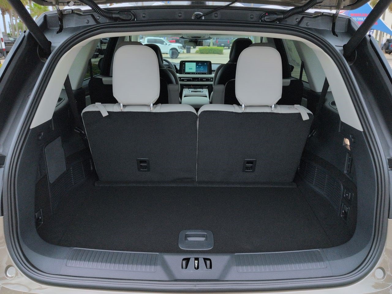 New 2026 Lincoln Aviator Reserve AWD/4WD image 13