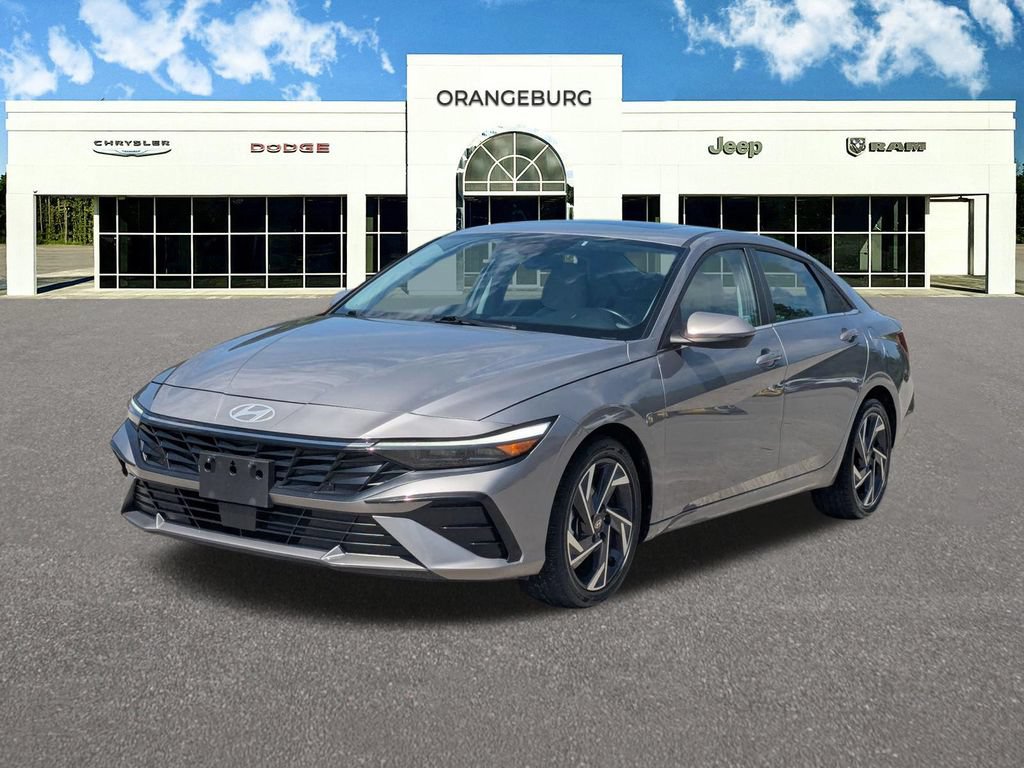 Used 2025 Hyundai Elantra Limited FWD image 3