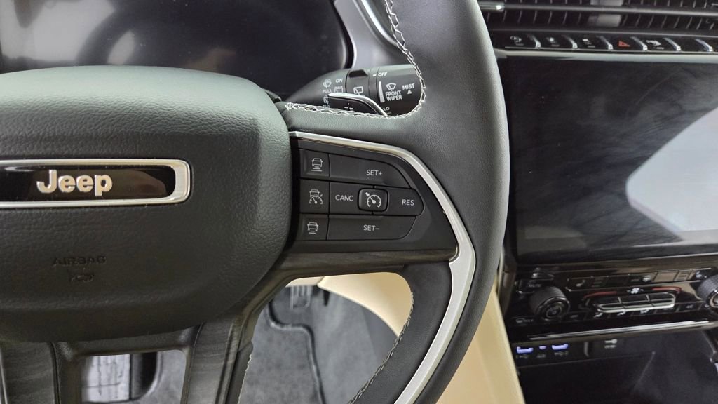 Used 2023 Jeep Grand Cherokee L Limited image 20