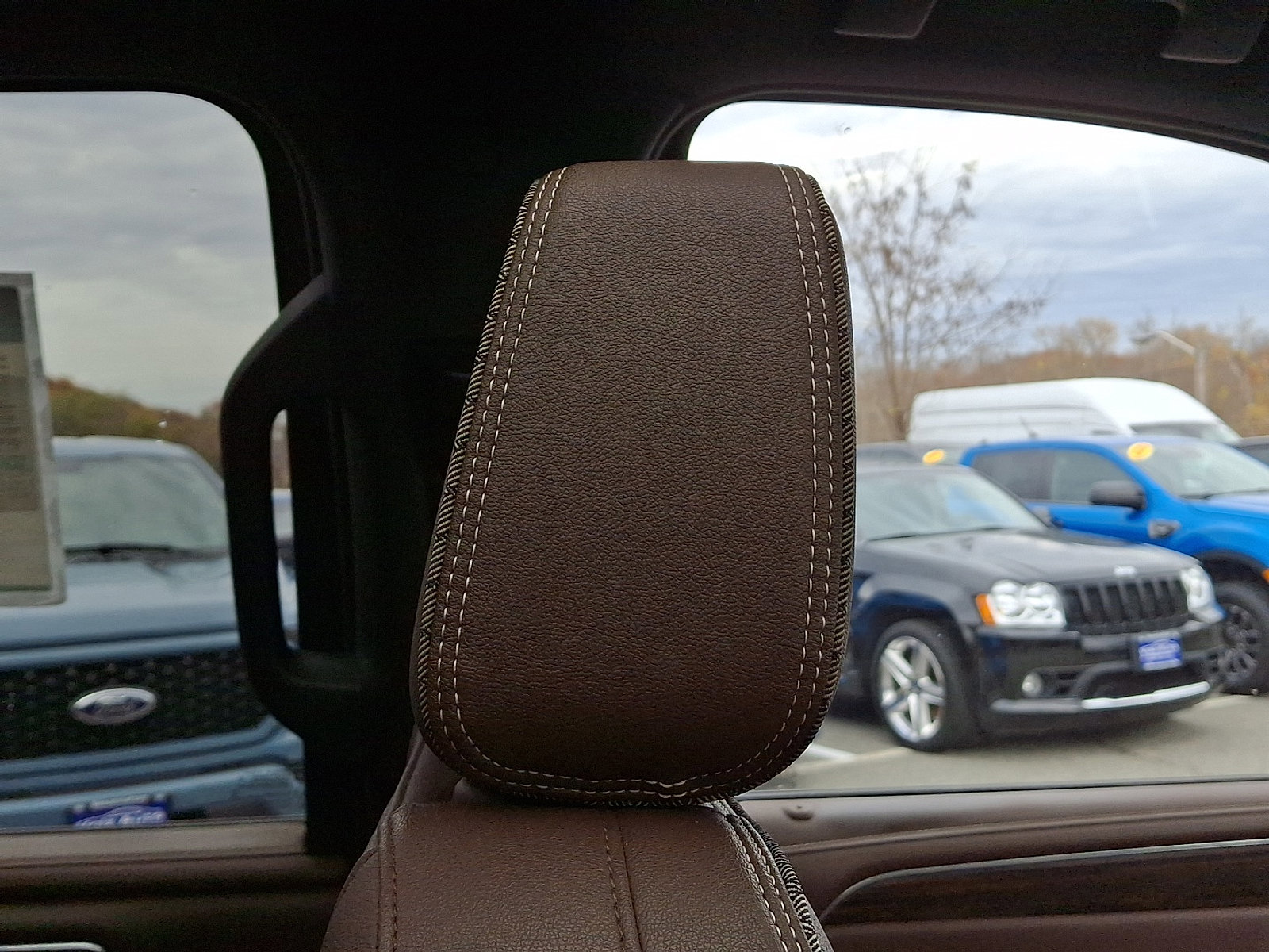 Used 2022 Chevrolet Suburban High Country image 13