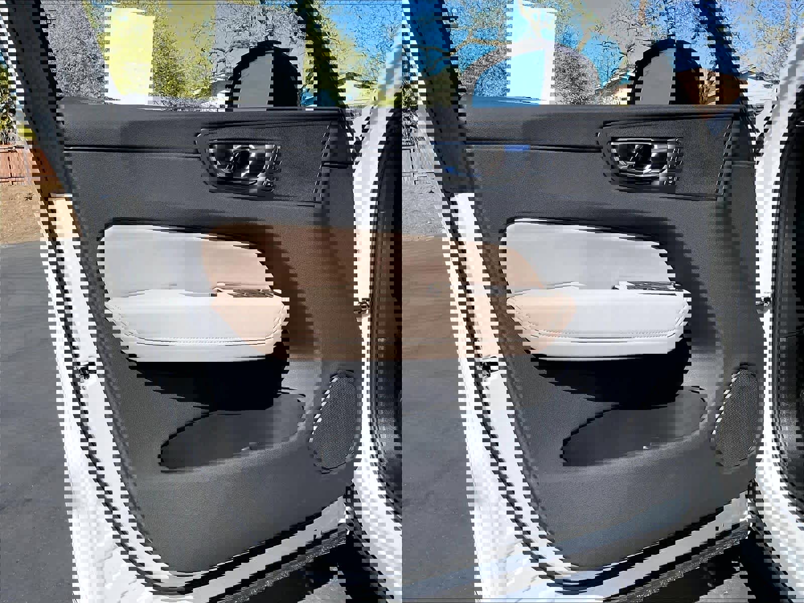 New 2026 Volvo XC60 T8 Plus w/ Protection Package Premier image 24