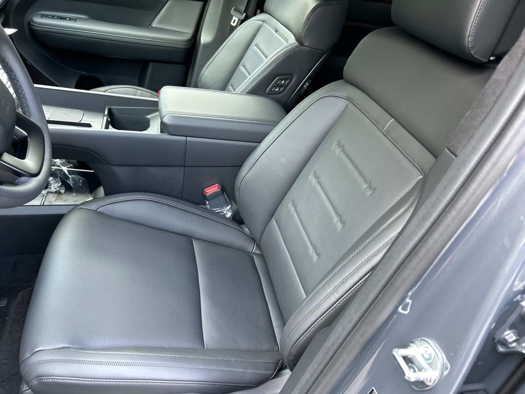 New 2025 Hyundai Santa Fe Calligraphy FWD image 16