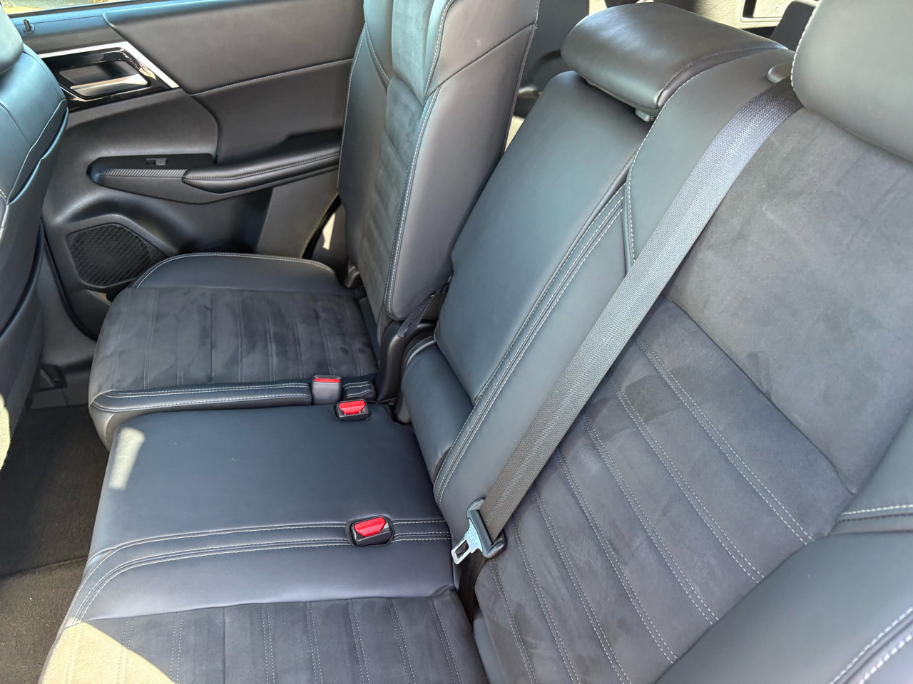 Used 2022 Mitsubishi Outlander SE image 36