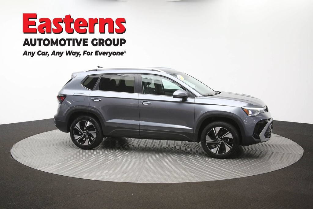 Used 2025 Volkswagen Taos SE AWD/4WD image 45