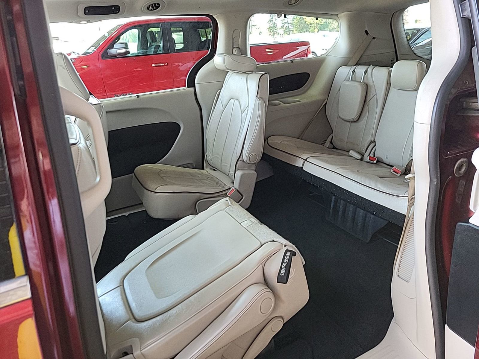 Used 2019 Chrysler Pacifica Limited w/ Advanced Safetytec Group FWD image 9