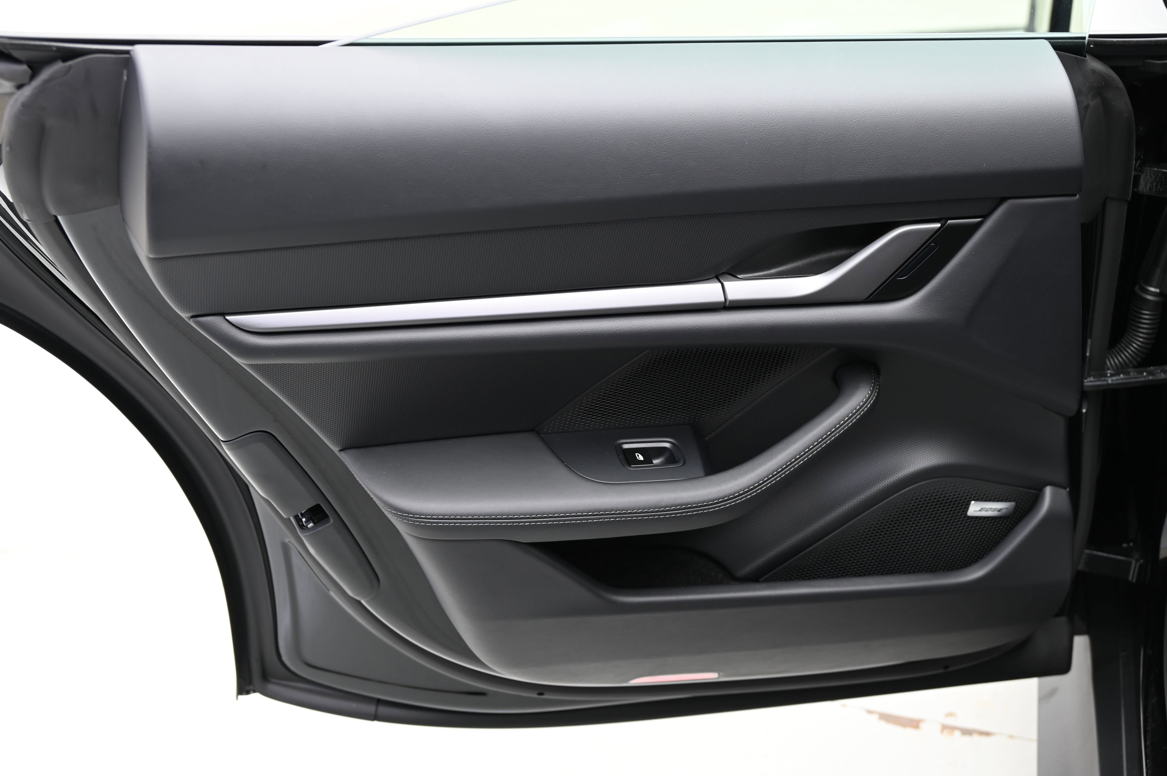 Used 2025 Porsche Taycan image 29