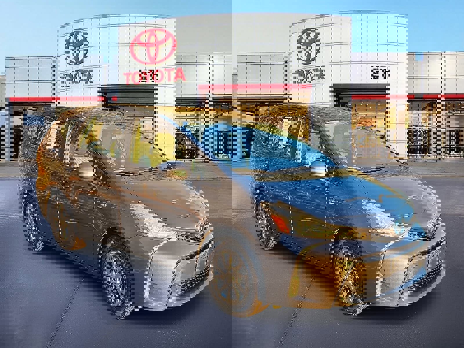 Used 2016 Toyota Prius V Three image 3