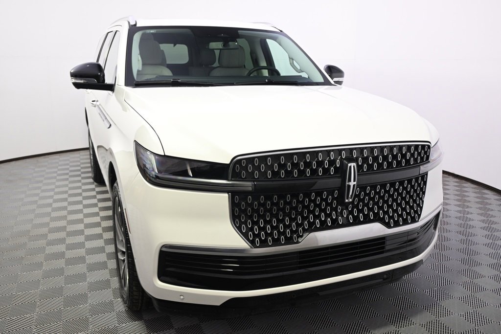 New 2025 Lincoln Navigator Reserve image 9