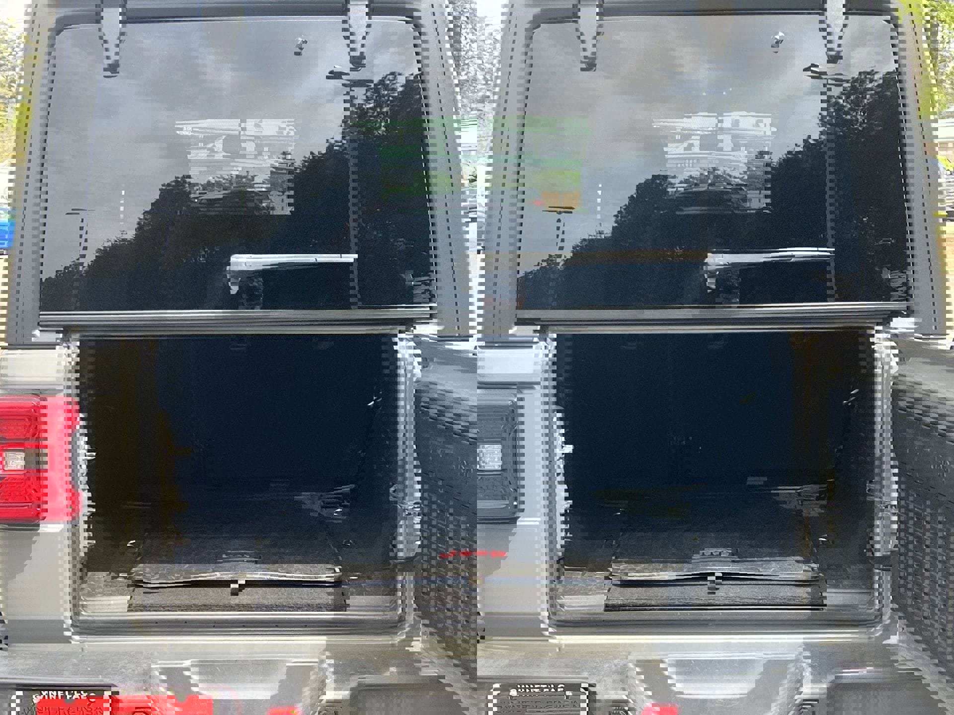 Used 2019 Jeep Wrangler Unlimited Sahara w/ Cold Weather Group image 21