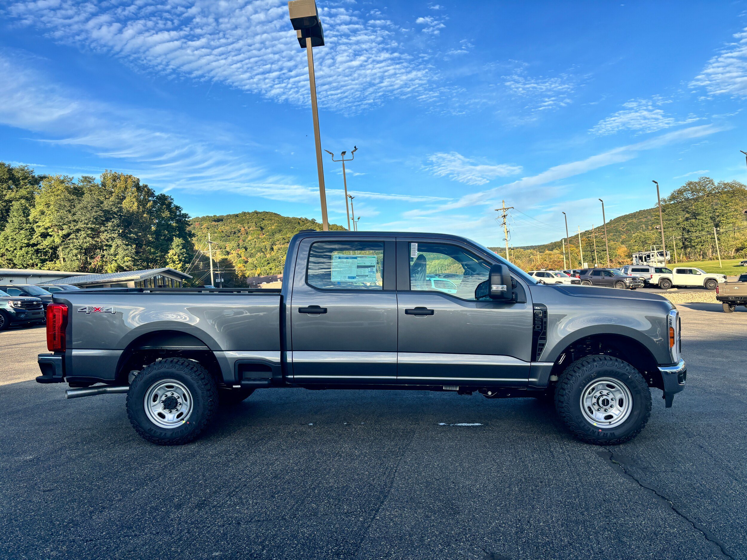 New 2027 Ford F250 XL w/ XL Off-Road 33" Tire Package AWD/4WD image 4
