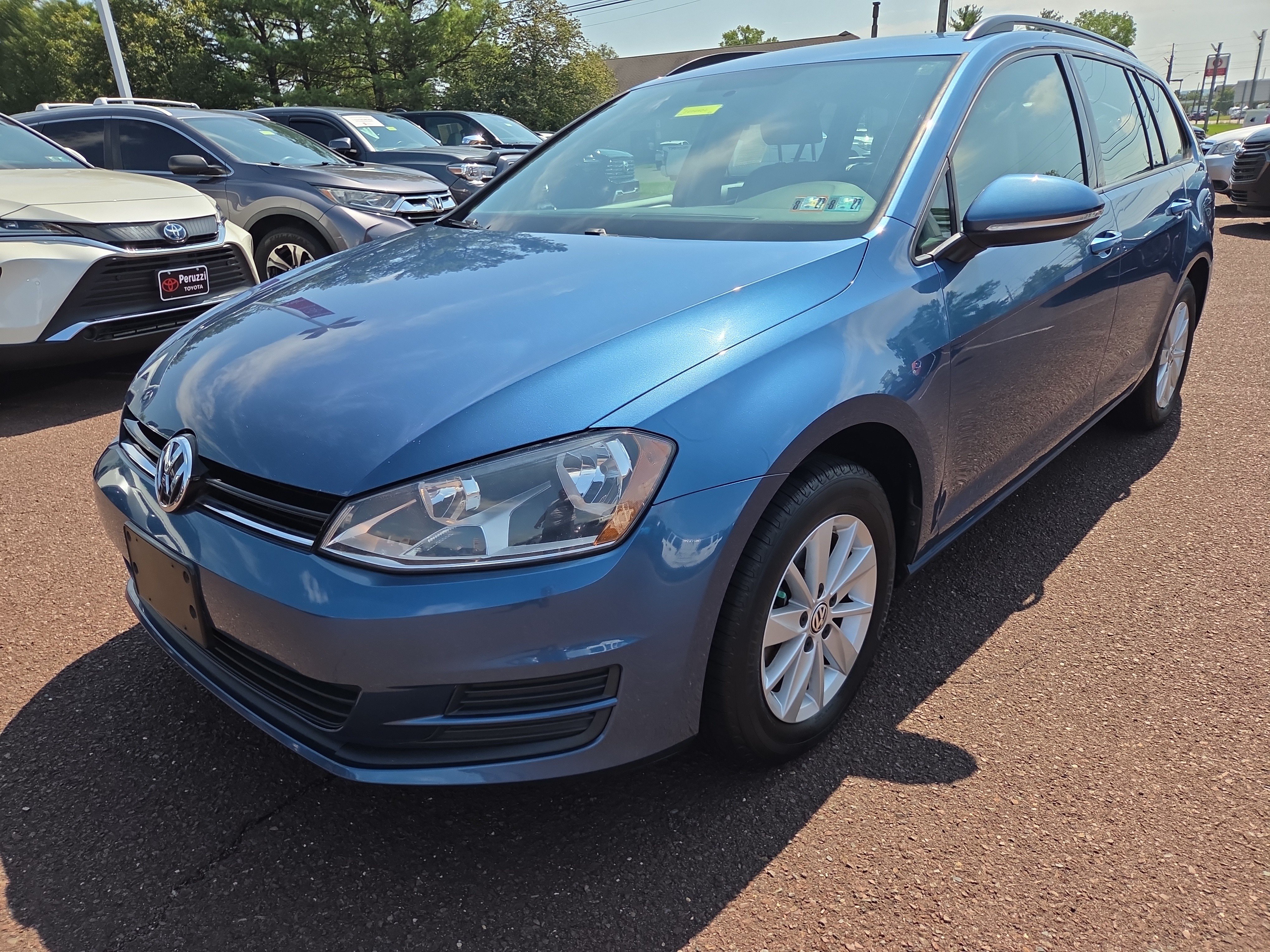 Used 2016 Volkswagen Golf S FWD image 7