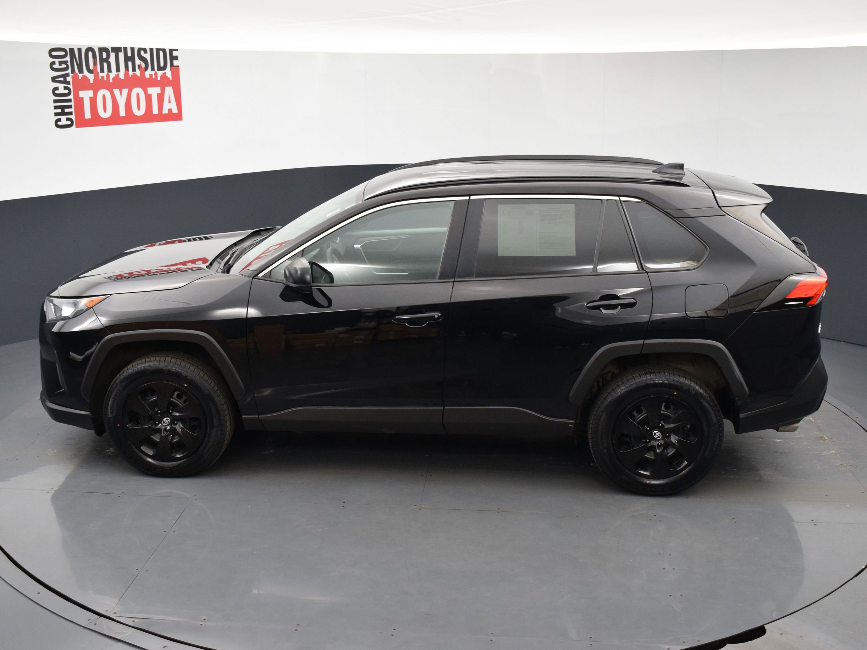 Used 2021 Toyota RAV4 LE AWD/4WD image 17