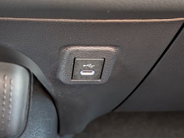 Used 2025 Toyota Corolla SE image 18